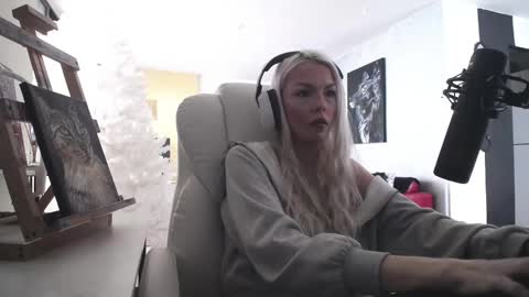 stage Kylie Sinner  brand CLITBAIT online show from 02/11/26, 05:18