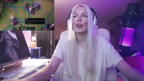 stage Kylie Sinner  brand CLITBAIT online show from 04/25/26, 12:57