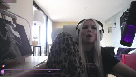 stage Kylie Sinner  brand CLITBAIT online show from 04/28/26, 02:33