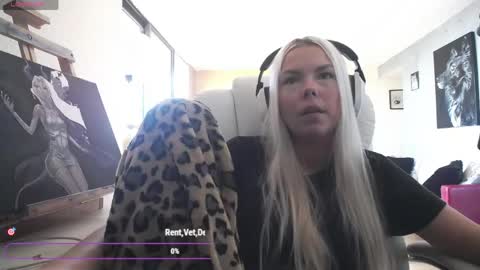 stage Kylie Sinner  brand CLITBAIT online show from 05/23/26, 07:51