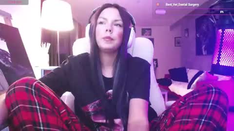 Snapshot of tinykylie chatting on 06/10/26, 06:01 stage Kylie Sinner brand CLITBAIT online show from 06/10/26, 06:01