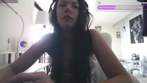 Snapshot of tinykylie chatting on 07/07/26, 07:40 stage Kylie Sinner brand CLITBAIT online show from 07/07/26, 07:40