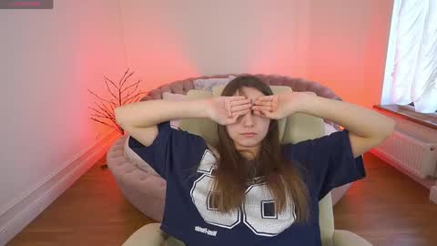 tinynataliee online show from 04/11/26, 07:35