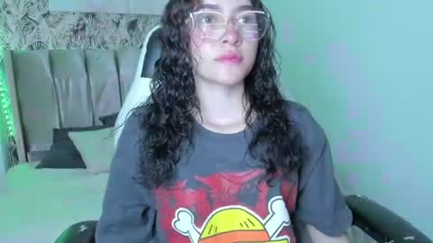 Snapshot of tinysophi chatting on 06/24/26, 03:11 tinysophi online show from 06/24/26, 03:11