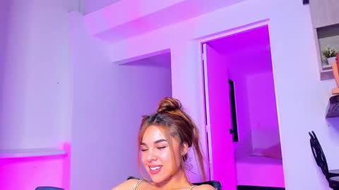 Snapshot of tinyw0nder chatting on 01/27/25, 10:38 Instagram tinyw0nder online show from 01/27/25, 10:38