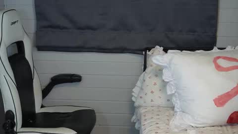 Snapshot of tinyxstar chatting on 10/01/25, 07:09 Lili online show from 10/01/25, 07:09