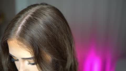 Snapshot of tinyxstar chatting on 11/19/25, 04:18 Lili online show from 11/19/25, 04:18