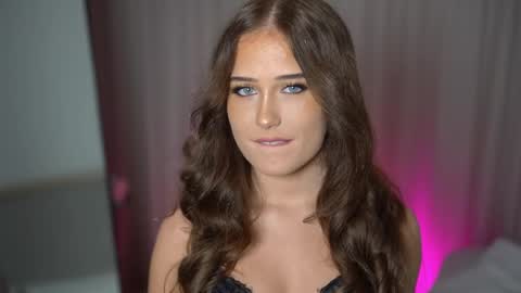 Snapshot of tinyxstar chatting on 12/01/25, 02:44 Lili online show from 12/01/25, 02:44