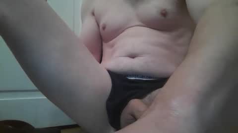 Snapshot of tittyzandbeer chatting on 04/28/26, 09:03 tittyzandbeer online show from 04/28/26, 09:03