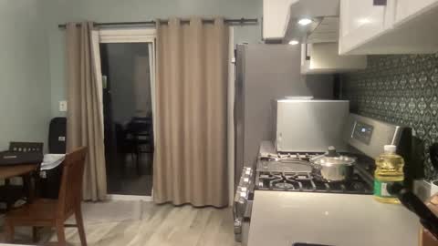 tlayne410 online show from 02/19/25, 07:06