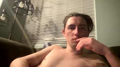 Snapshot of tlayne410 chatting on 12/20/25, 10:44 tlayne410 online show from 12/20/25, 10:44