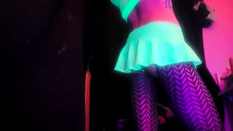 Snapshot of tneedick chatting on 01/21/25, 02:11 Sissy Boi online show from 01/21/25, 02:11