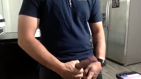 Snapshot of tnich28 chatting on 10/13/25, 10:10 tnich28 online show from 10/13/25, 10:10