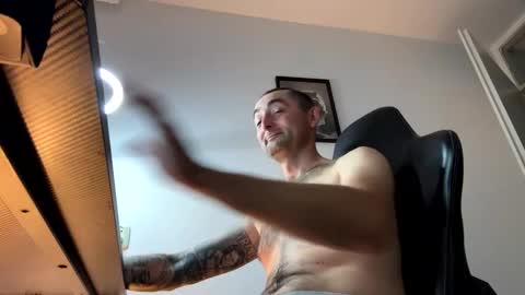 Snapshot of tobi19899 chatting on 11/06/25, 06:42 Jan5676 online show from 11/06/25, 06:42