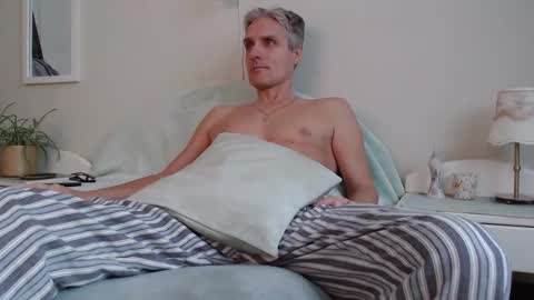 Daniel Bisexual uncut 20cm online show from 12/08/24, 07:26