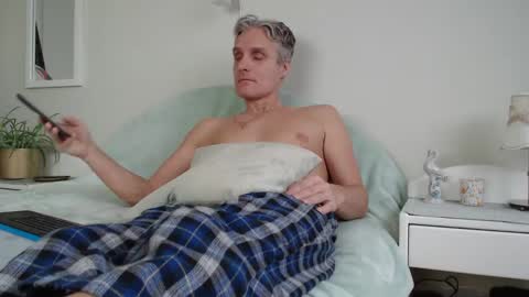 Daniel Bisexual uncut 20cm online show from 12/14/24, 08:23