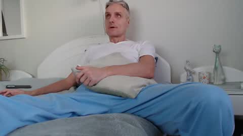 Daniel Bisexual uncut 20cm online show from 01/12/25, 02:09