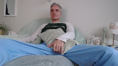 Daniel Bisexual uncut 20cm online show from 01/25/25, 08:00