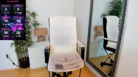 Snapshot of tokio_akali chatting on 10/12/25, 04:22 Tokyo online show from 10/12/25, 04:22