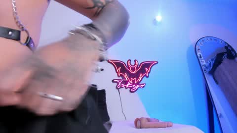   Independent model online show from 01/21/25, 03:26