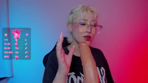  Halsey  Sofii  online show from 12/04/24, 07:34