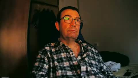 Snapshot of tolon408472 chatting on 01/10/25, 04:41 tolon408472 online show from 01/10/25, 04:41