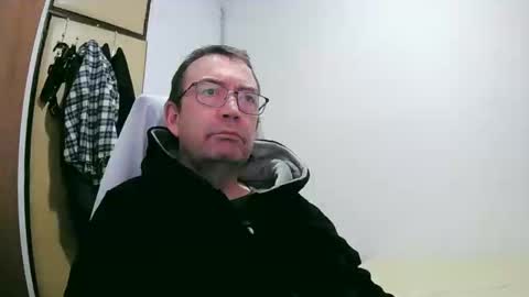 Snapshot of tolon408472 chatting on 01/10/25, 08:04 tolon408472 online show from 01/10/25, 08:04