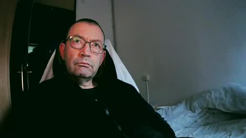 Snapshot of tolon408472 chatting on 01/21/25, 04:27 tolon408472 online show from 01/21/25, 04:27