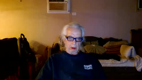 Snapshot of tom112292014 chatting on 12/14/24, 02:01 tom112292014 online show from 12/14/24, 02:01