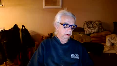 Snapshot of tom112292014 chatting on 12/23/24, 02:45 tom112292014 online show from 12/23/24, 02:45