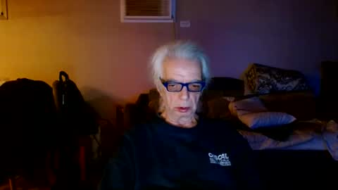 Snapshot of tom112292014 chatting on 12/30/24, 11:28 tom112292014 online show from 12/30/24, 11:28