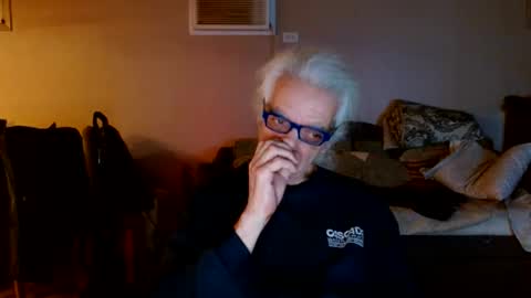 Snapshot of tom112292014 chatting on 12/31/24, 02:51 tom112292014 online show from 12/31/24, 02:51