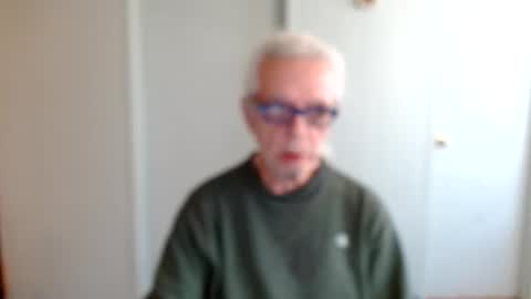 Snapshot of tom112292014 chatting on 01/15/25, 03:50 tom112292014 online show from 01/15/25, 03:50
