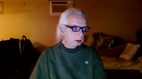 Snapshot of tom112292014 chatting on 01/16/25, 02:30 tom112292014 online show from 01/16/25, 02:30