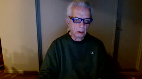 Snapshot of tom112292014 chatting on 01/18/25, 11:32 tom112292014 online show from 01/18/25, 11:32
