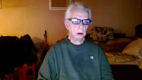 Snapshot of tom112292014 chatting on 01/24/25, 03:54 tom112292014 online show from 01/24/25, 03:54