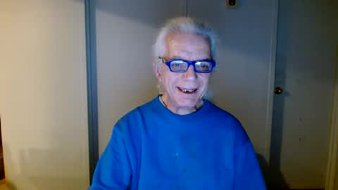 Snapshot of tom112292014 chatting on 02/08/25, 10:18 tom112292014 online show from 02/08/25, 10:18