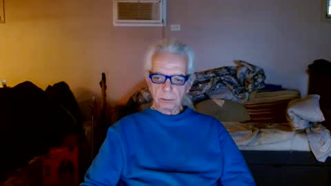 Snapshot of tom112292014 chatting on 02/12/25, 12:33 tom112292014 online show from 02/12/25, 12:33