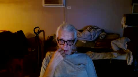 Snapshot of tom112292014 chatting on 09/23/25, 12:46 tom112292014 online show from 09/23/25, 12:46
