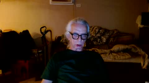 Snapshot of tom112292014 chatting on 10/06/25, 02:42 tom112292014 online show from 10/06/25, 02:42