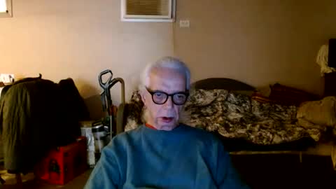 Snapshot of tom112292014 chatting on 10/26/25, 02:23 tom112292014 online show from 10/26/25, 02:23
