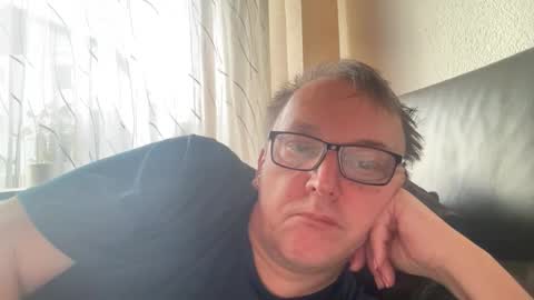 Snapshot of tom6644 chatting on 02/01/25, 08:29 Tom online show from 02/01/25, 08:29