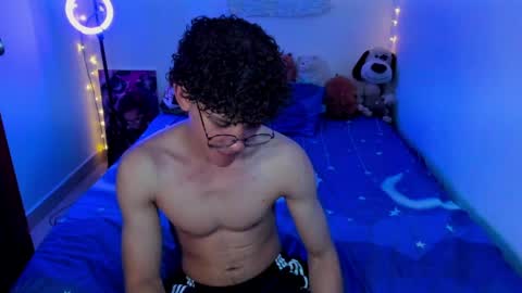 Tom Blue online show from 04/01/26, 01:06