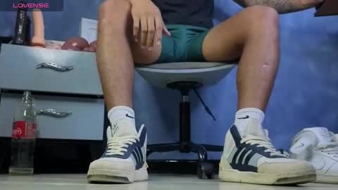 Snapshot of tom_brown12 chatting on 02/01/26, 10:19 Tom online show from 02/01/26, 10:19