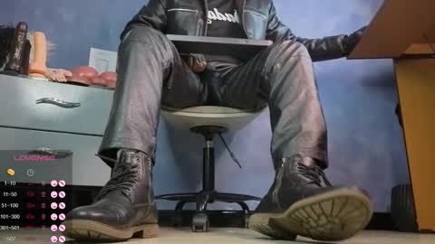 Snapshot of tom_brown12 chatting on 02/05/26, 01:32 Tom online show from 02/05/26, 01:32