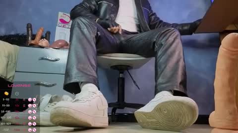 Snapshot of tom_brown12 chatting on 02/26/26, 05:23 Tom online show from 02/26/26, 05:23