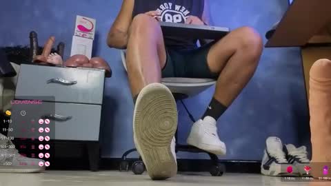 Snapshot of tom_brown12 chatting on 02/28/26, 12:55 Tom online show from 02/28/26, 12:55