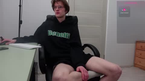 Snapshot of tom_chance chatting on 01/27/25, 02:31 tom online show from 01/27/25, 02:31