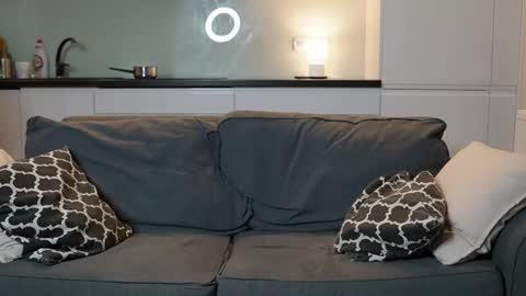 Tom online show from 10/28/25, 06:21