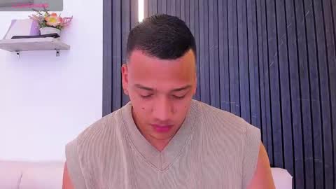 Tom muscle1 online show from 09/23/25, 11:46